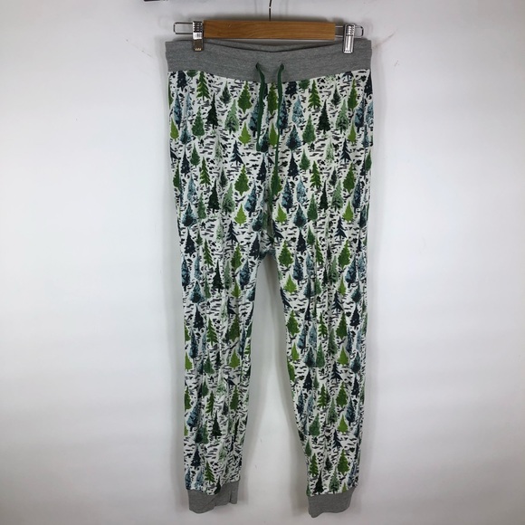 Theo & Leigh | Pine Tree Christmas Pajama Set - Picture 6 of 8